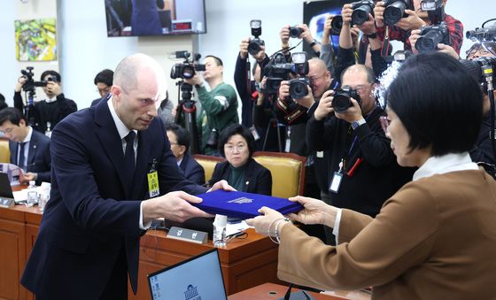 해롤드 로저스 '선서문 제출'