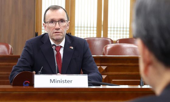 발언하는 에스펜 바르트 아이데 노르웨이 외교장관