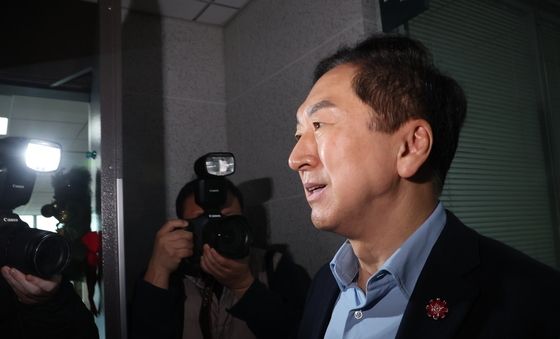 의원 사무실 향하는 김기현 의원