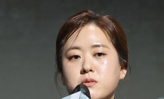 인사말 하는 술빚는 윤주모