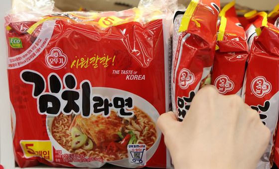 '한류' 품은 K-라면, 수출 2조 돌파
