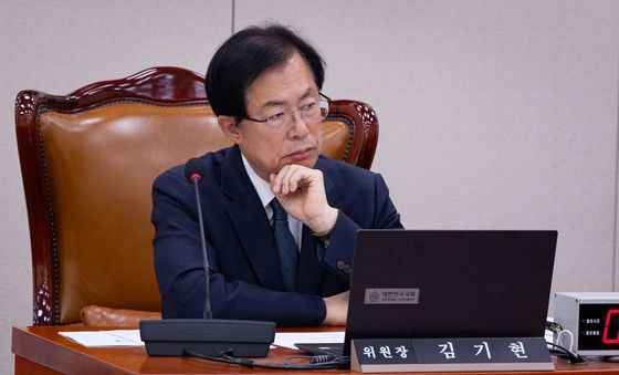 김기현 위원장 대신 의사진행하는 이만희 간사