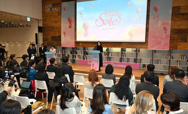 인사말하는 이부진 위원장