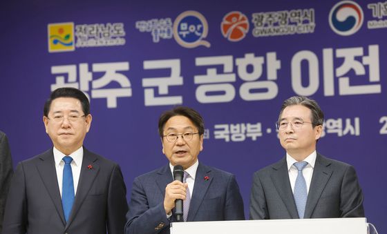 군공항이전관련 설명하는 강기정 광주시장