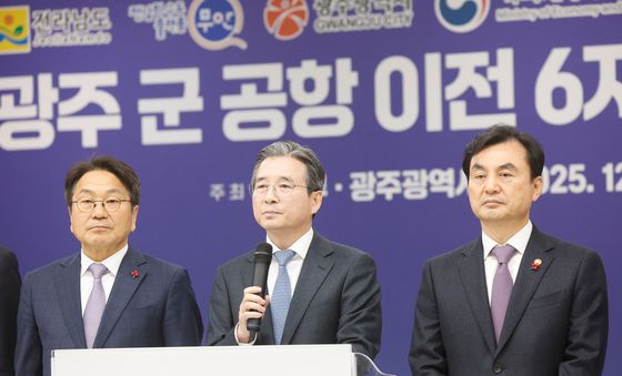 군공항이전관련 설명하는 김용범 정책실장