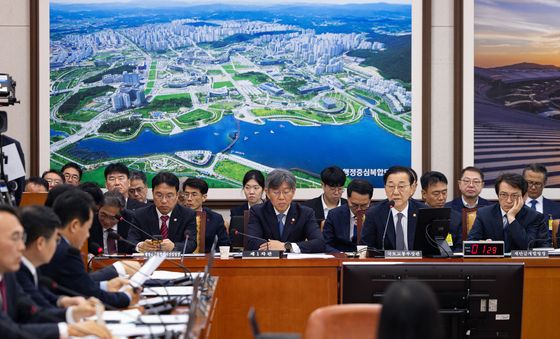 김윤덕 국토교통부 장관, 전세사기 관련 보고 후 질의 답변