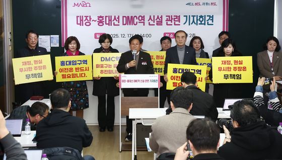 대장~홍대선 DMC역 신설 관련 기자회견하는 박강수 청장