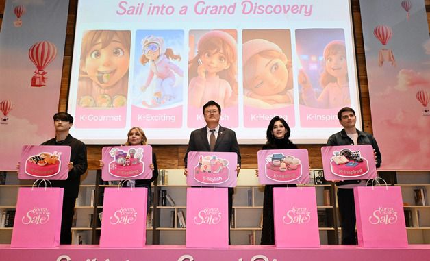 세레머니하는 김대현 제2차관과 이부진 위원장