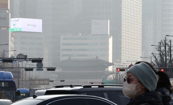 초미세먼지로 뿌옇게 변한 공기