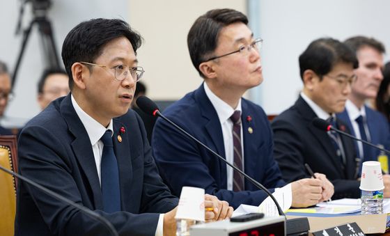 답변하는 배경훈 부총리