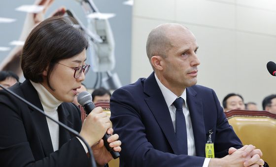 통역만 하다 끝난 쿠팡 청문회