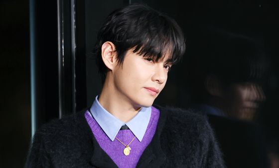 뷔, 시크한 눈빛