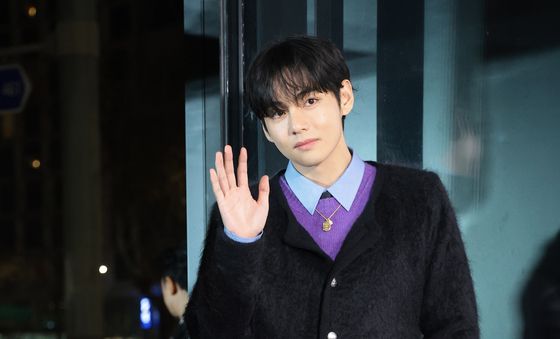 뷔, 청담 동 뜬 '세계 1위 미남'