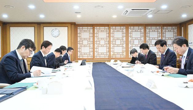 구윤철 부총리, 시장상황점검회의 주재