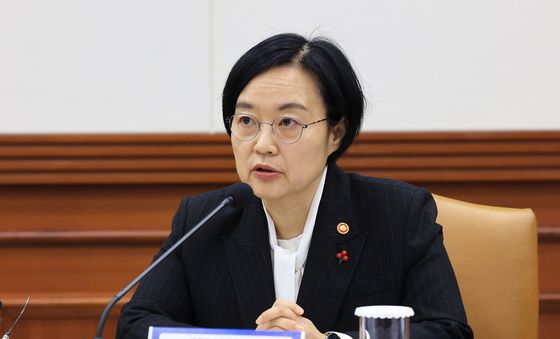 발언하는 한성숙 장관