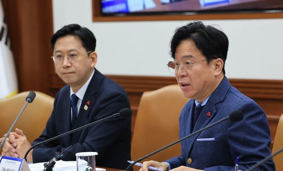 발언하는 김영훈 노동부 장관