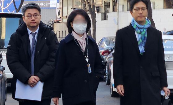 경찰 소환되는 정원주 전 비서실장