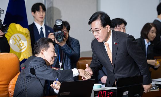 인사 나누는 여야 원내대표