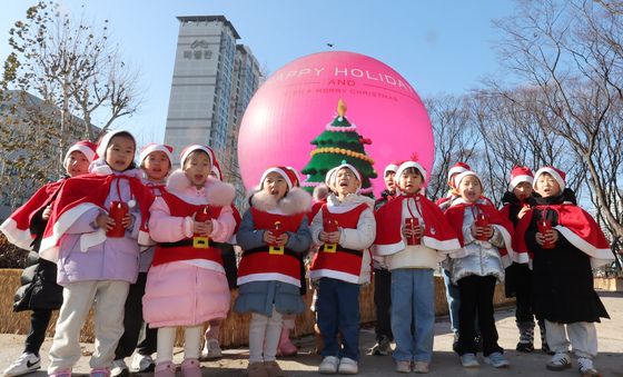 크리스마스 미디어아트 구경 오세요