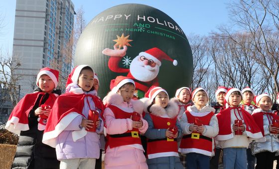 크리스마스 미디어아트 나오는 더 스피어