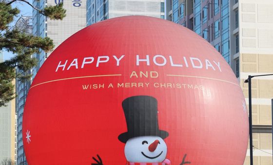 더 스피어 통해 크리스마스 분위기 만끽