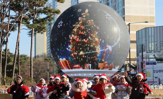 더 스피어 크리스마스 미디어아트