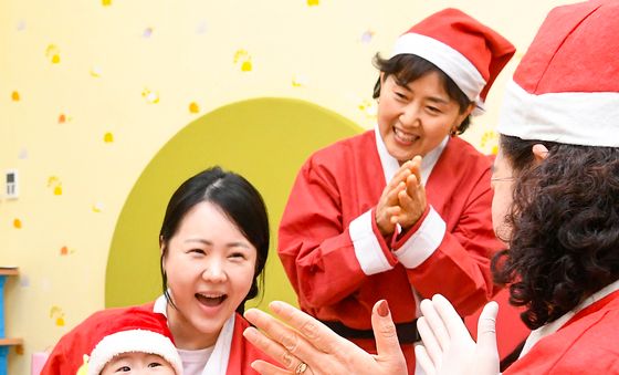 꼬꼬마 아기 산타들