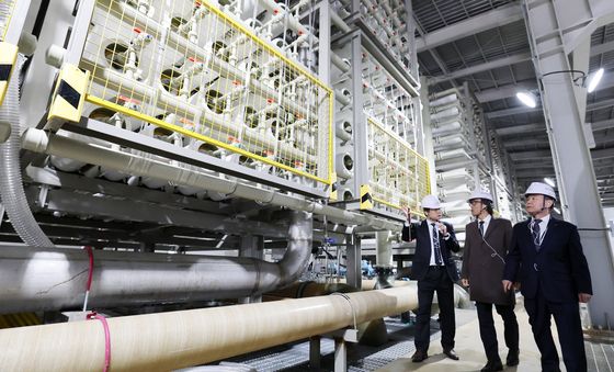 해양담수화 플랜트 시찰하는 윤석대 사장