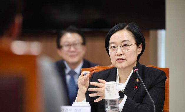 인사말하는 한성숙 장관