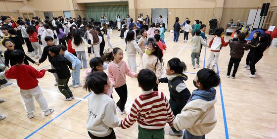 '손에 손 잡고'…감전초·괘법초 통합 전 화합의 시간