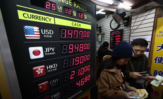 연일 고공행진 하는 환율