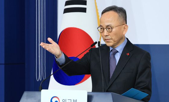 정례브리핑하는 박일 외교부 대변인