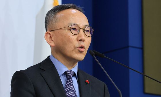 브리핑하는 박일 외교부 대변인