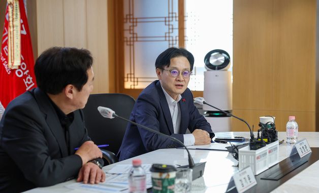 인사말하는 김정관 장관