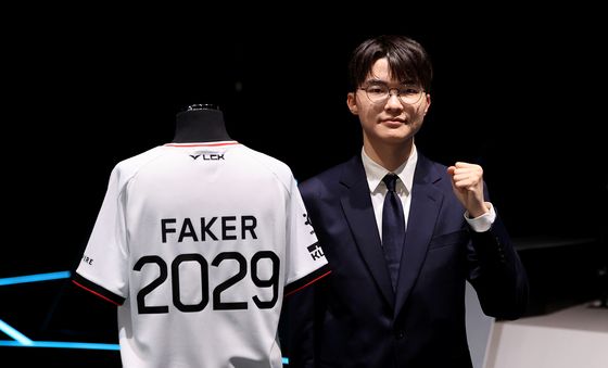 파이팅 포즈하는 이상혁