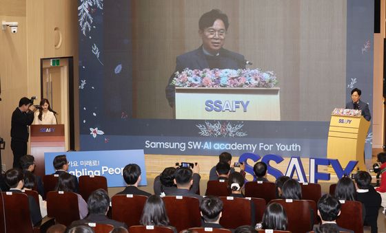 삼성전자 SSAFY 수료식 축사하는 김영훈 장관