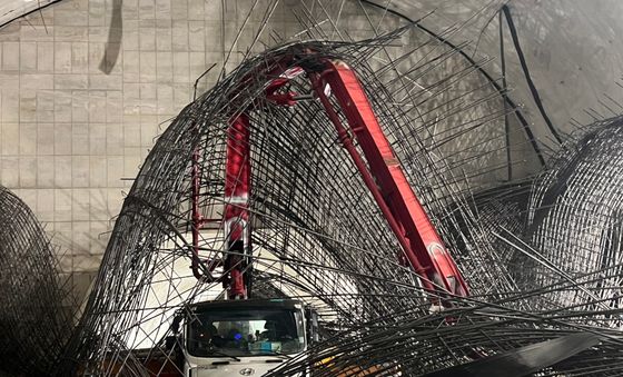 신안산선 공사현장 사고 '엿 가락처럼 휘어진 철근'