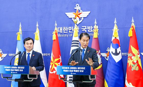 업무보고 브리핑하는 권오을 장관