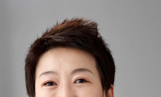 '1세대 연극 스타' 배우 윤석화…"현재 위중한 상태"