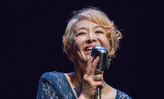 '윤석화 별세'는 오보, "현재 위독한 상태"