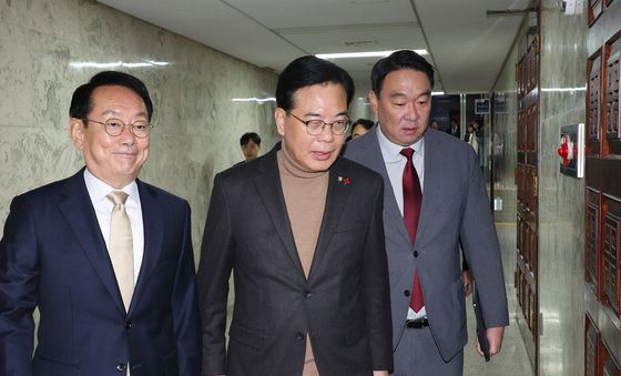 원내대책회의 참석하는 송언석