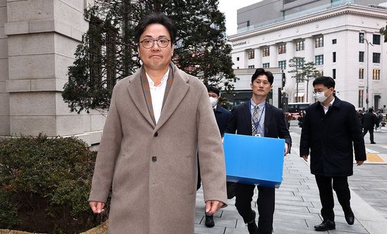 '관봉권 관련 의혹' 첫 강제수사…한국은행 들어서는 특검팀