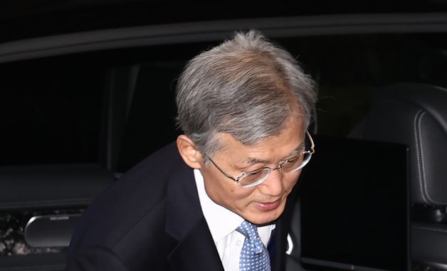 출근하는 조희대 대법원장