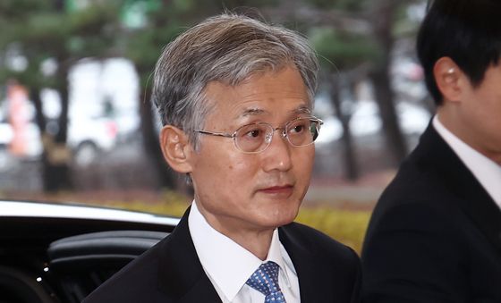 대법원 출근하는 조희대 대법원장