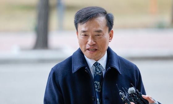 첫 출근하는 김종철 방미통위 위원장