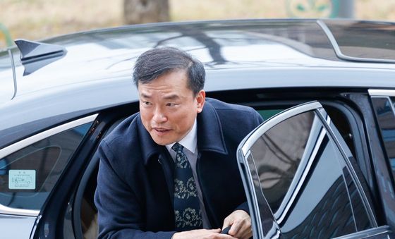 첫 출근하는 김종철 초대 방미통위 위원장