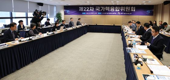 제22차 국가핵융합위원회의 주재하는 배경훈 부총리