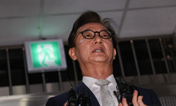 '2000만원과 시계 1점 받고 부산 팔겠냐' 전재수 전 장관 금품수수 부정