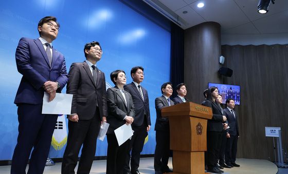 기자회견하는 대전·충남 민주당 의원들
