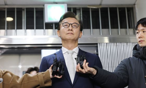 통일교 금품수수 조사 받으러 출석한 전재수 전 장관